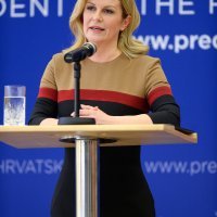 Kolinda Grabar-Kitarović u crnoj midi haljini