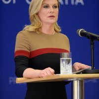 Kolinda Grabar-Kitarović u crnoj midi haljini