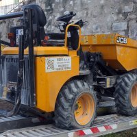 Oštećeni strojevi i temelji na gradilištu ispred šibenske katedrale