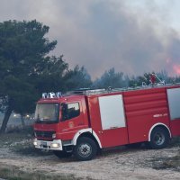 Veliki požar kod mjesta Grebaštica zatvorio jadransku magistralu