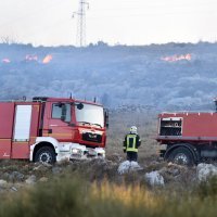 Veliki požar kod mjesta Grebaštica zatvorio jadransku magistralu
