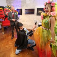 Gradonačelnik Andro Krstulović Opara predao ključeve Grada Šumskoj vili i Batmanu