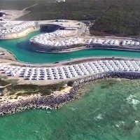 Mjesto na kojemu se na kraju održao festival ne nalikuje pustom otoku