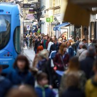 Zagreb: Lijepo sunčano vrijeme izvuklo građane na ulicu