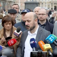 Na Trgu potpisivana peticija "Stop poskupljenju cijena komunalnog otpada"