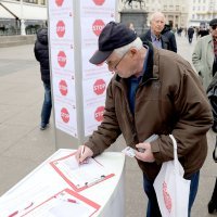 Na Trgu potpisivana peticija "Stop poskupljenju cijena komunalnog otpada"