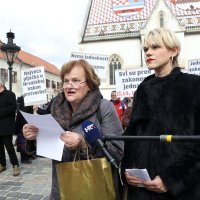 Prosvjed članova Udruge stanara Grada Splita na Trgu svetog Marka