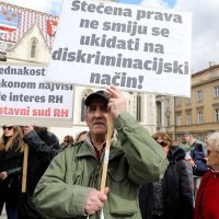 Prosvjed članova Udruge stanara Grada Splita na Trgu svetog Marka