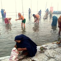 Jutarnje kupanje na svetoj rijeci