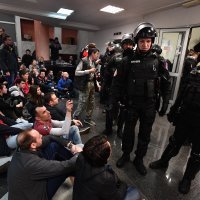 Prosvjednici upali u zgradu RTS-a