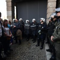 Prosvjednici pred zgradom Predsjedništva u Beogradu