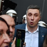 Prosvjednici pred zgradom Predsjedništva u Beogradu