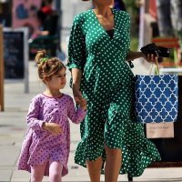 Eva Mendes s kćeri Esmeraldom u šetnji