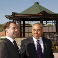 Dmitrij Medvedev i Nursultan Nazarbajev