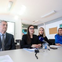 Upravitelj zatvora Damir Čumpek, pomoćnica ministra pravosuđa  Jana Špero, ravnateljica HDLU-a Ivana Andabaka i umjetnica Melinda Šefčić