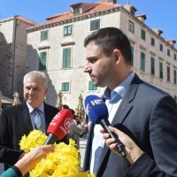 Davor Bernardić sudjelovao u nacionalnoj humanitarnoj akciji "Dan narcisa"