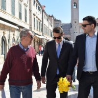 Davor Bernardić sudjelovao u nacionalnoj humanitarnoj akciji "Dan narcisa"