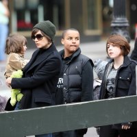 Katie Holmes, Suri, Connor i Isabella Cruise