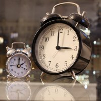 Pomicanje kazaljki, računanje vremena, sat