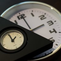 Pomicanje kazaljki, računanje vremena, sat