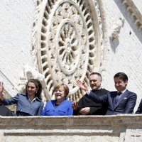 Kraljica Rania u društvu kralja Abdulaha II. i Angele Merkel