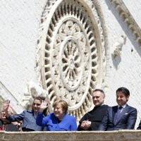 Kraljica Rania u društvu kralja Abdulaha II. i Angele Merkel