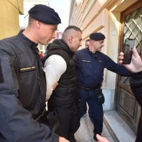 Privođenje Darka Kovačevića Daruvarca nakon sukoba u zadarskom kafiću