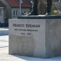 Vandaliziran spomenik Franji Tuđmanu