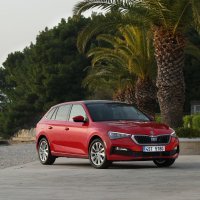 Nova Škoda Scala pod palmama