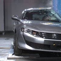 Peugeot 508 u sudaru s boka (Pole crash test)