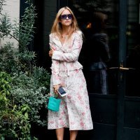 'Ružne' tenisice i ženstvene haljine