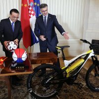 Razmjena poklona Andreja Plenkovića i Li Keqianga