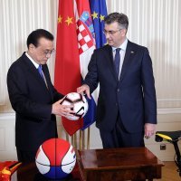 Razmjena poklona Andreja Plenkovića i Li Keqianga