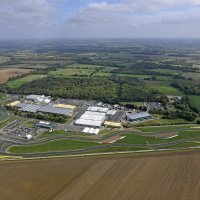 Testna staza Lotusa u bivšoj zračnoj bazi RAF-a