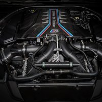 Klasični sportski BMW M5 motor s unutarnjim izgaranjem za utrke