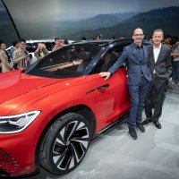 Klaus Bischoff, šef dizajna Volkswagena i Dr. Herbert Diess