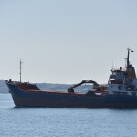 Teretni brod Agios Rafail pod grčkom zastavom udario pramcem u stijene