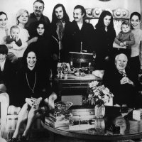 Obitelj Charlieja Chaplina, 1975.