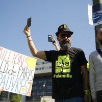 Sukob "žutih prsluka" i policije na prosvjedu u Francuskoj