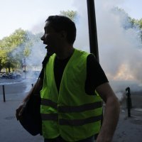 Sukob "žutih prsluka" i policije na prosvjedu u Francuskoj