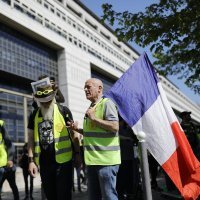 Sukob "žutih prsluka" i policije na prosvjedu u Francuskoj