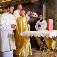 Uskrsnu misu u katedrali svetog Duje predvodio je nadbiskup Barišić