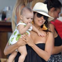 Eva Longoria sa sinom na St. Bartsu