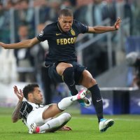 Kylian Mbappei Dani Alves