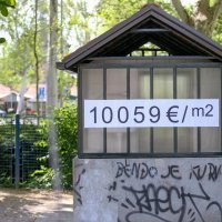 Zagreb: Nekolicina građana okupila se na prosvjedu protiv skupog uređenja javnog WC-a