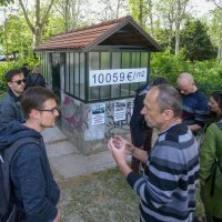 Zagreb: Nekolicina građana okupila se na prosvjedu protiv skupog uređenja javnog WC-a