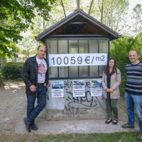 Zagreb: Nekolicina građana okupila se na prosvjedu protiv skupog uređenja javnog WC-a