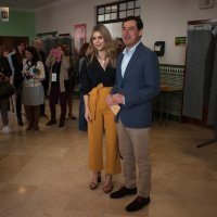 Juanma Moreno sa suprugom