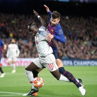 Sadio Mane protiv Piquea
