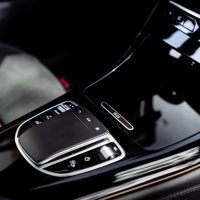 Središnja konzola Mercedes-Benz EQC-a